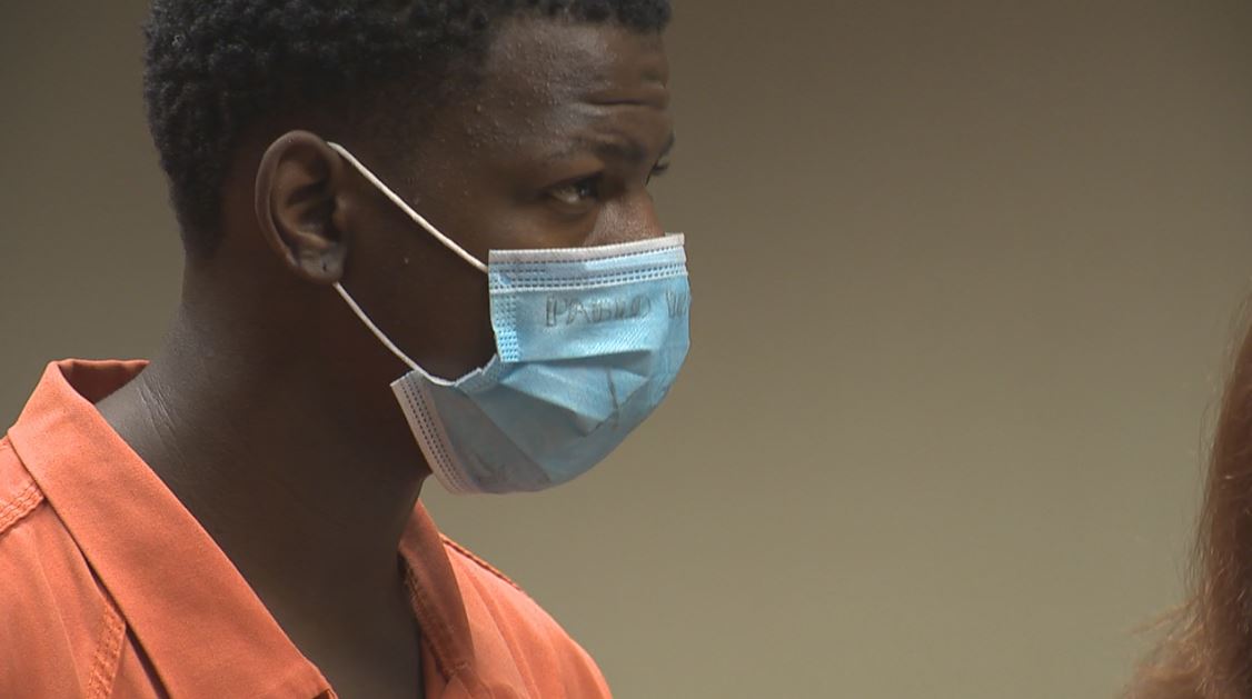 AnnPierret's tweet photo. JUST IN -- The man charged with assaulting a Macy's store manager inside the Genesee Valley Mall has pleaded GUILTY.

18yo Damire Palmer shared his account of what happened that June day &amp; WHY he assaulted the employee.

➡️His testimony at 5p on @ABC12WJRT 
#macysassault #maccys https://t.co/BdmCcjCNKy