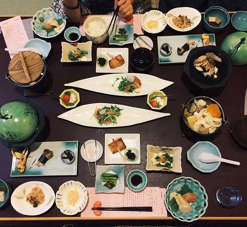 別の比較写真からだと一目瞭然 例の旅館料理の話題 別アングルで撮影した写真だと印象が全然違うかもという話 Togetter