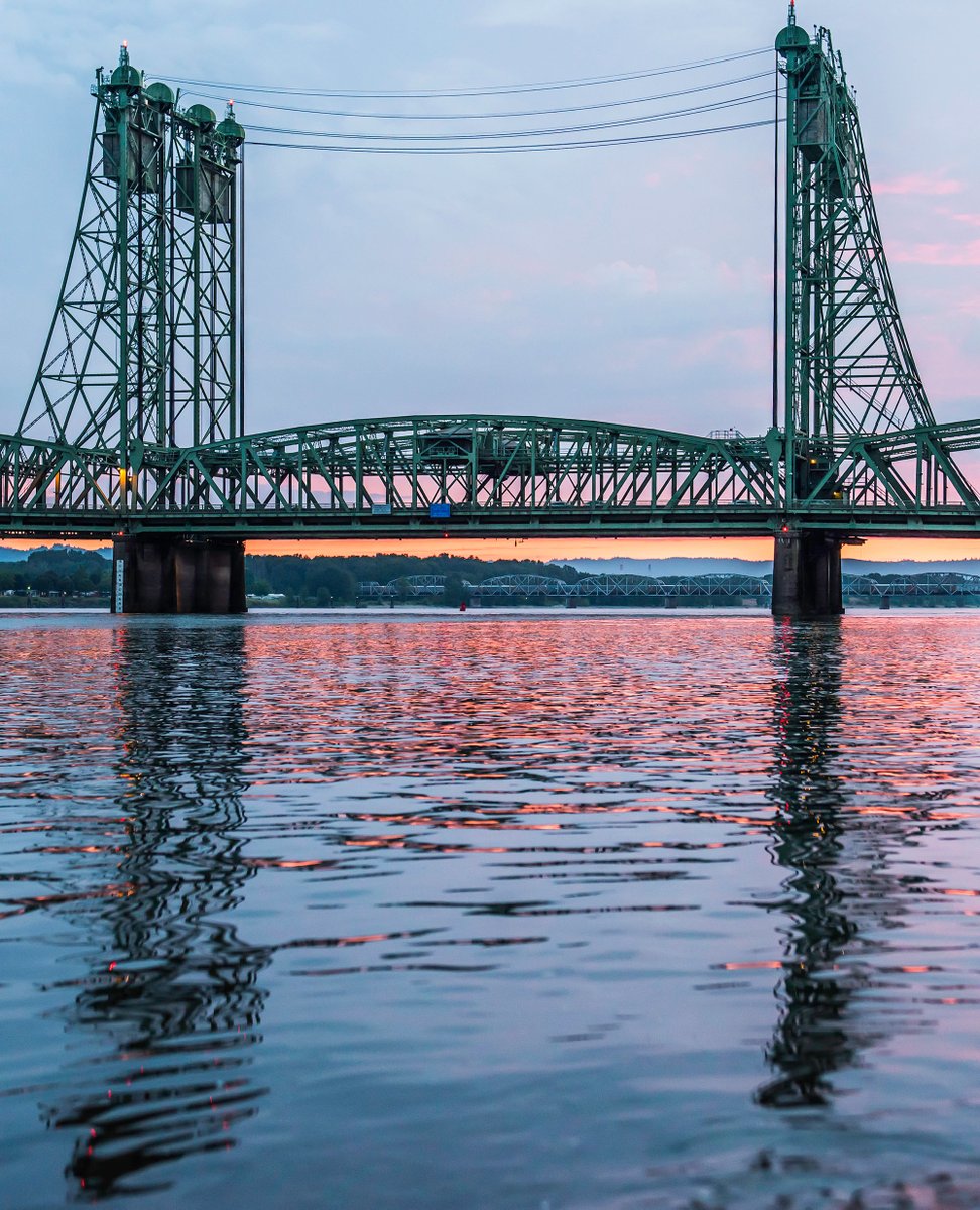 VancouverPDUSA's tweet image. The clock is ticking⏰ just 1 month until the I-5 bridge trunnion replacement project. 😮 This means the northbound span of the #InterstateBridge will close from September 12–20, 2020. Start making alternative plans now. More info: interstatebridge.org. @OregonDOT @WSDOT_SW
