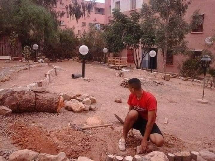 Sauter une jeune arabe vivant à Nîmes avec un pote