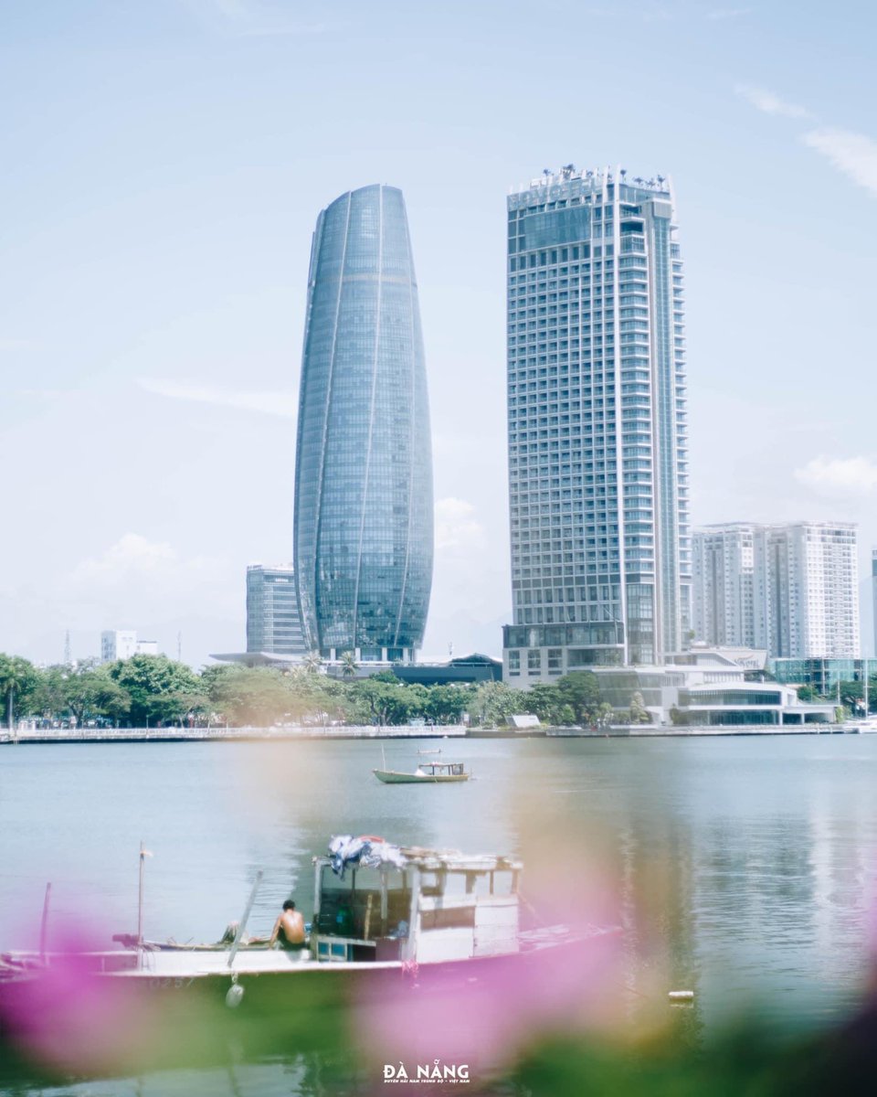 Haianbeachhotel's tweet photo. Da Nang, still keeps its peaceful beauty and highlights a calm and serene sky ⛅️
#haianbeachhotel #danangcolen #danang #corona #virus #covid19 #vietnam #staystrongdanang #luxurious #stressreliever #vietnam #travel #likeforlike #followforfollowback #vsco #vscoc #snapseed https://t.co/uDwwzbycOp