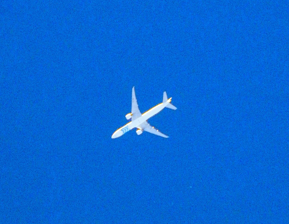 aviationathan's tweet photo. #EgyptAir #Boeing777 SU-GDN as #MS985 from #Cairo to #JFK #NewYork 31st July. New to the company in 2010. #Boeing #AvGeek #AvGeeks #PlaneSpotting #potn #Aviation https://t.co/Rqui4VTWgl