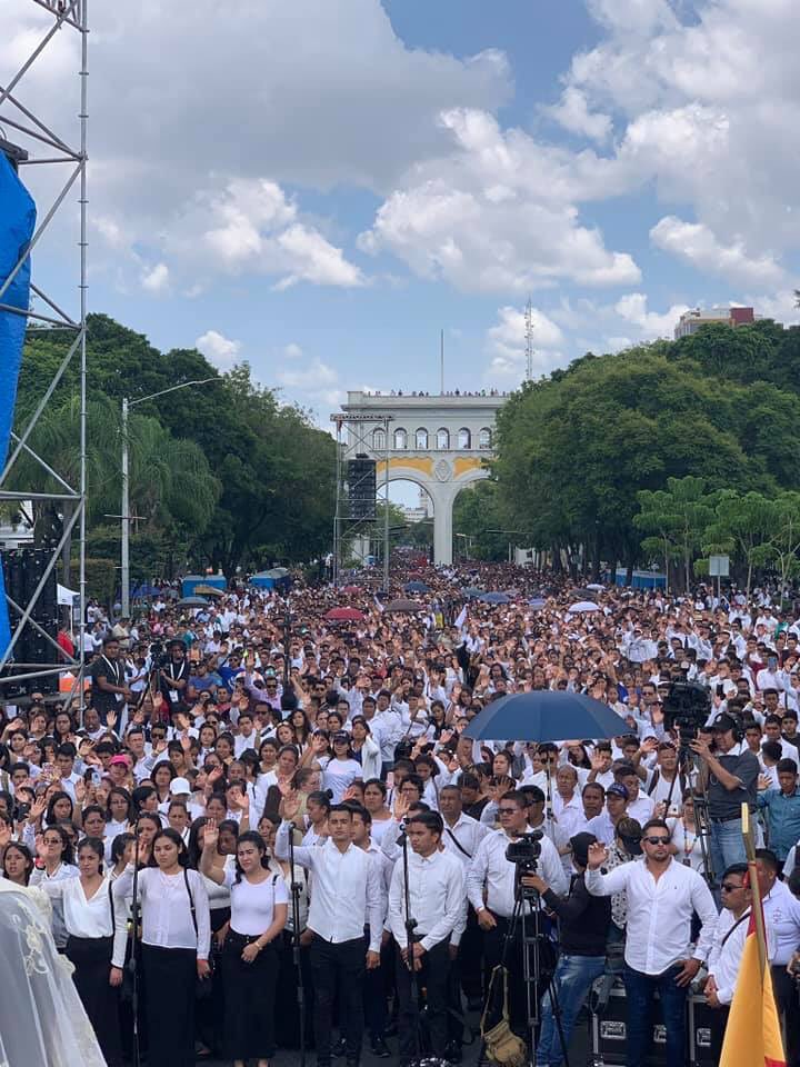 Doc_juanma's tweet photo. Hace exactamente un año atendiendo a propios y ajenos, en la histórica caminata juvenil LLDM. Esperando pronto se repita para vernos con nuestra familia de más de 60 países. 

#CaminataVirtualLLDM #WeAreLight #MiRecuerdoEnLaCaminata
#SC2020 🌾 🍇 https://t.co/4l4gG6HPQQ