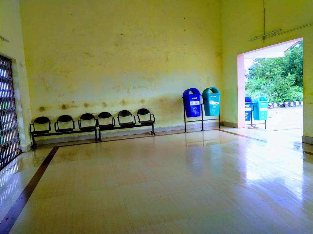 SWRRLY's tweet photo. Cleaning continues as a Mission!
Staff seen involved in cleaning Kodaganur station.
#IndianRailways #SwachhBharat #SwachRail #clean #Swachhathawithswrrly https://t.co/DZ8QqbrysX