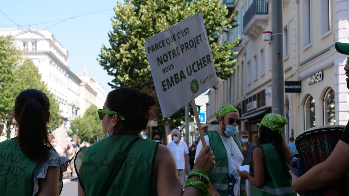 C'est ça la #GreenbullFamily. Montrer la force et la solidarité au sein d'une équipe.

30 greenbulliens se sont joints à l'équipe #RH, pour #manifester un samedi matin.