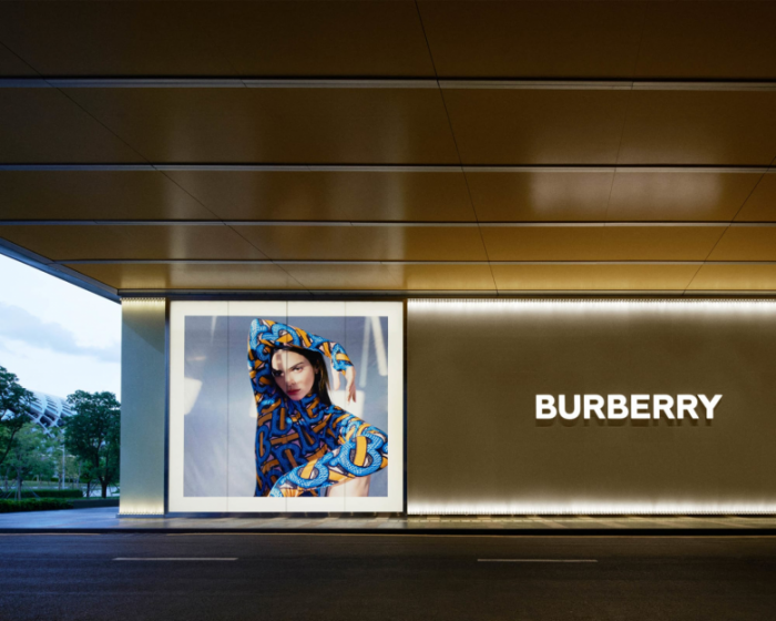 INSTORE_ESP's tweet photo. Luxury Retail Magazine nos presenta Burberry Open Spaces en Shenzhen, China. Proyecto que implementa tecnología ofreciendo al consumidor una experiencia de compra incomparable. 
#customerexperience #retail #burberry #china #Burberryopenspaces
https://t.co/4k8WBzNjYG https://t.co/FF7ZHWXfu9