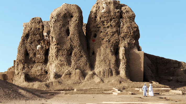 cobbo3's tweet photo. Excavations on the River Nile reveal the origins of an ancient African power – a 65-foot-tall mudbrick temple known as the Deffufa constructed 4,000 years ago as the spiritual center of the ancient Nubian capital of Kerma in northern Sudan.
https://t.co/LDgAF8uKDU https://t.co/H8pVJKEQV2