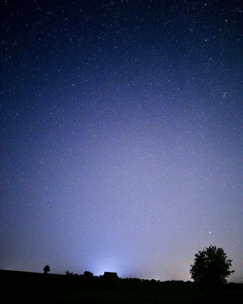 quadrani's tweet photo. Experiments on taking the night sky with my phone 😁. I did my best with the manual settings #sky #night #star #stars https://t.co/EOZE6hJ2Pi https://t.co/QxD1aucfaX