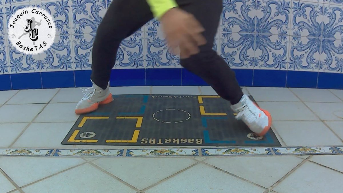 TASacademy360's tweet photo. 🏀😍 DeTASlles 👣👏
Detalles imprescindibles a destacar en estas imágenes... 🤔🤔
Más ⤵️🏀⤵️
https://t.co/dj6QW2jHly
#details #fooTASwork #BaskeTAS #DreamTAS4ever🔝🔥🔝 #TAS https://t.co/uZDDk4cBaM