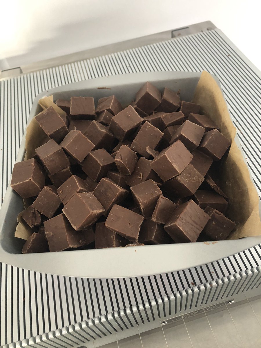 victoriawilmott's tweet photo. Cutting my #incredible chocolates is not a problem any more #NewCutter https://t.co/5ehwscssTT