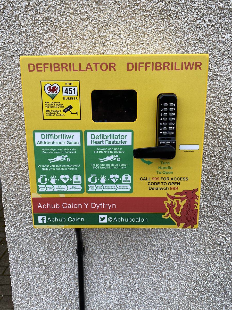 PadsCymru's tweet photo. Thanks to 🤝@MoelfreLifeboat @RNLI North Wales 🏴󠁧󠁢󠁷󠁬󠁳󠁿 for supporting our Out of Hospital Cardiac Arrest Campaign to provide life saving Defibrillators @savealifecymru @WelshAmbulance @BHFCymru early @CPR 👐defibrillation save life’s ❤️ @angleseycouncil https://t.co/5I8Mp728Vg