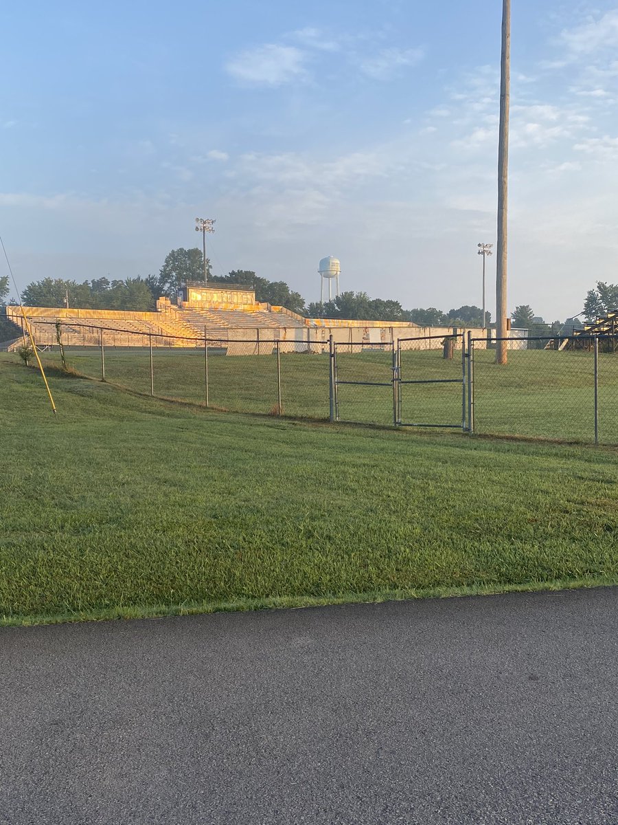 PhotogHank's tweet image. Got to come back to my hometown this morning for our story. Has it really been 12 years?! #ClassOf08