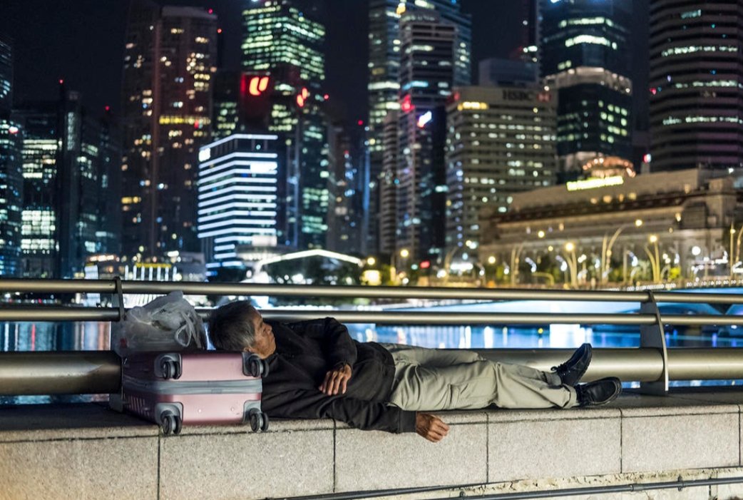 help_homeless20's tweet image. Look at this picture. Tell me what do you observe here. Why is this man sleeping in the area of Marina Bay Sands? What do you feel when you come across seeing this picture right here? Or what will you do if you come across this situation when you are out there in the public?