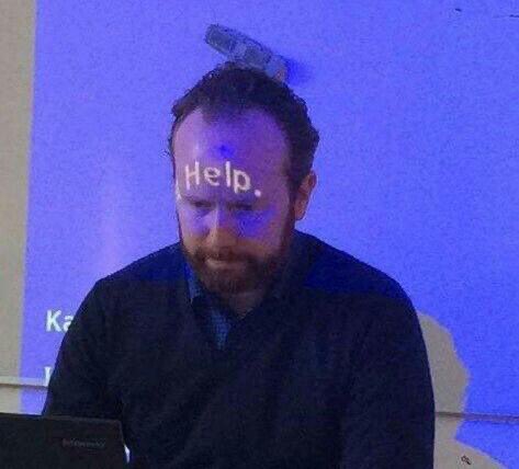 Cuando no conoces a nadie de la clase y toca hacer grupos para trabajar todo el semestre: