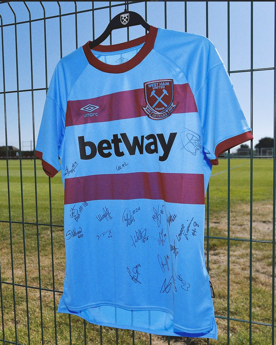 🥳 To celebrate the launch of our 20/21 season tickets, we've got a new Away Shirt signed by the squad up for grabs!

🏆 To be in with a chance of winning...

Follow us, RT this tweet and tag a friend who you can't wait to go to matches with, when they return. Good luck!
