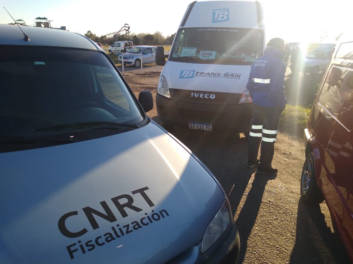 cristian_azcona's tweet image. Control de cargas retén ruta 2, unidad retenida se trasladaba desde CABA con conductor sin licencia. #CNRT #ControlDelTransporte @InfoCNRT