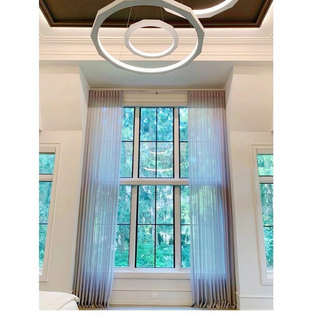 ReginaSturrock's tweet photo. A dramatic and contemporary setting with big architecture,  creative lighting, and softly-coloured sheers. Interior design by @reginasturrock #contemporaryfrenchchateauproject  #reginasturrockdesigninc Lighting by @matthew.mccormick 
.
.
.
.
#interiorarc… https://t.co/Xj8EPkycdX https://t.co/EdryYjxo2n