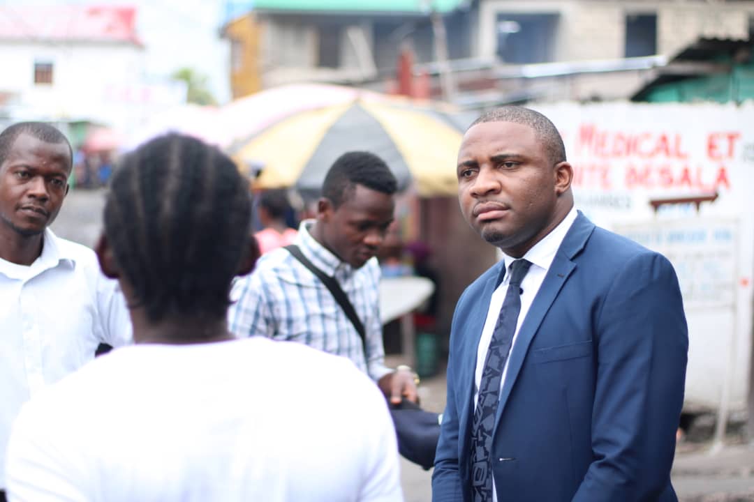 Parfois il suffit juste d'écouter plutôt que de soumettre les gens à des perfusions de discours.
BIENVENUE A TOUS AU #DIALOGUE #POPULAIRE DE LA JEUNESSE DE LUKUNGA
Ce Samedi 15/08/2020 à 10 H au Terrain "Régie" (MALUEKA)