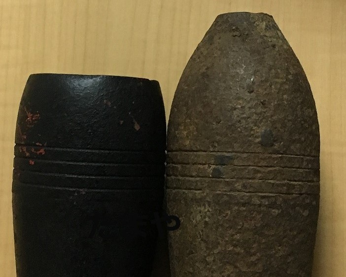 日本陸軍の90mm迫撃砲弾。 全長は現状の実測で351.5mm。九四式榴弾