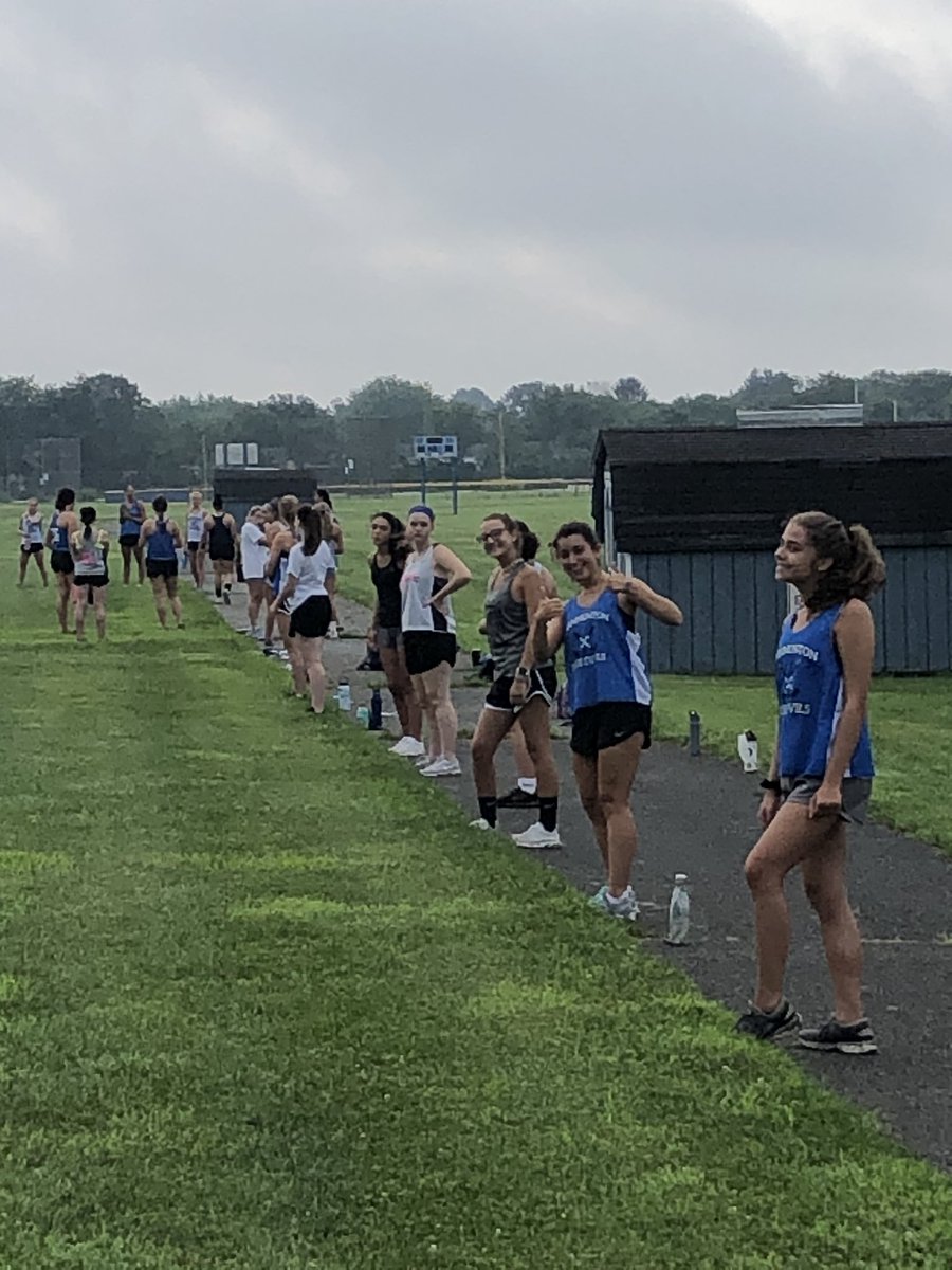 HHS Field Hockey 💪🏽💪🏽💪🏽🏑 Conditioning and Working hard #BlueDevilPride