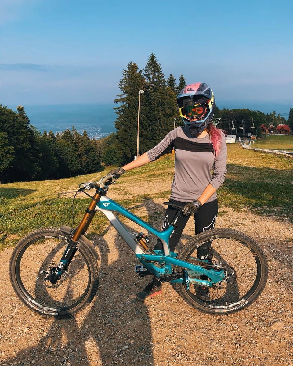 MuckyNutz's tweet photo. @emmzls ready to send it with the MugGuard Short 👊
-
-
#MuckyNutz #MountainBike #MountainBiking #Mudguard #Bike #MTB #Cycle #Cycling #Fitness #Sport #Enduro #Downhill #DH #Trails #Sendit #Dirt #Recycle #Freeride #Outdoors #BikeRide #FoxMTB #YTindustries #YTBikes #MugGuard https://t.co/EiFRV6WilD