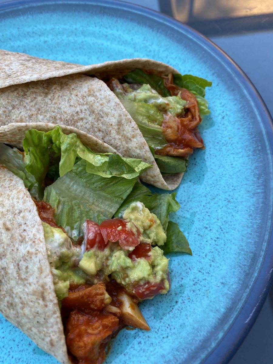 Smoky chipotle chicken fajitas- the ideal make-ahead meal 
aboutthetaste.wordpress.com/2015/03/16/mak…