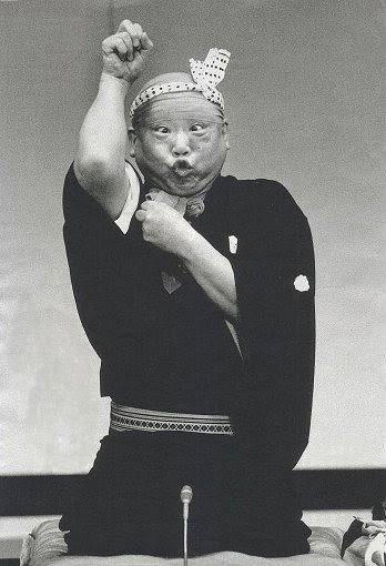 u_kyrie's tweet photo. 昨日suzuriでロビンさんのTシャツを注文し、注文確認のメールが来ました。名前の表記の順番が西洋式なのは良いとして、「小さん」…?
私はいつから落語の人間国宝になったんだろう…?というか私落語家だったっけ…?
無事に届くといいな…:( ;´꒳`;)
#5代目柳家小さん師匠
#suzuri
#RobineMcQueen https://t.co/G9dB7bSulh