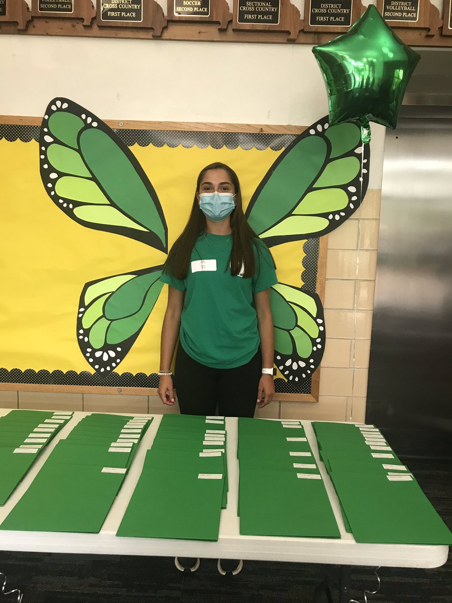 Nerinxprincipal's tweet photo. It’s the day! We finally get to welcome the class of 2024!! We are ready and excited! We are so glad you’re here! @NerinxHall 💚 https://t.co/0M5VtM3cCb
