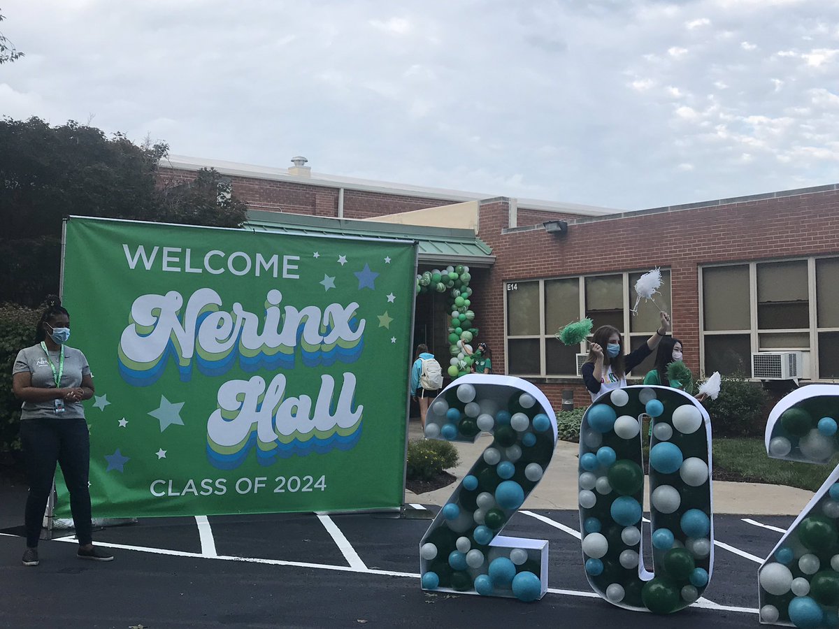 Nerinxprincipal's tweet photo. It’s the day! We finally get to welcome the class of 2024!! We are ready and excited! We are so glad you’re here! @NerinxHall 💚 https://t.co/0M5VtM3cCb