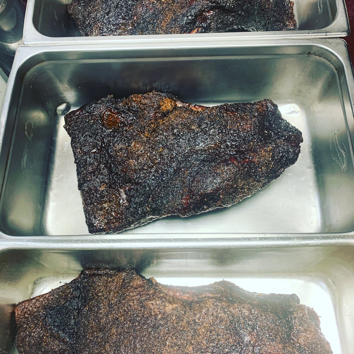 MastersBBQComp's tweet photo. Need a little Wednesday pick me up? We hear ya....grab our special today including 1.5lbs brisket, a pint of our bbq beans, smashed potatoes, 4 corn bread muffins and your choice of bbq sauce! Call early to reserve #lovemybbq #hamburgcurbside https://t.co/RZo4fiRSH2