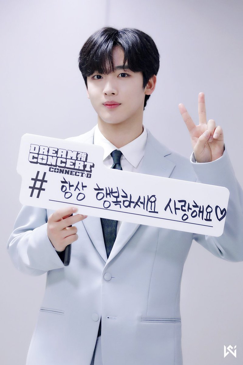 WEi__Official's tweet photo. [POST] 드림 콘서트에 나타난 MC 요하니(◍•ᴗ•◍)

https://t.co/4ZQB1hyrr3 

#위아이 #WEi #김요한 #KIMYOHAN https://t.co/No9RmhEquh