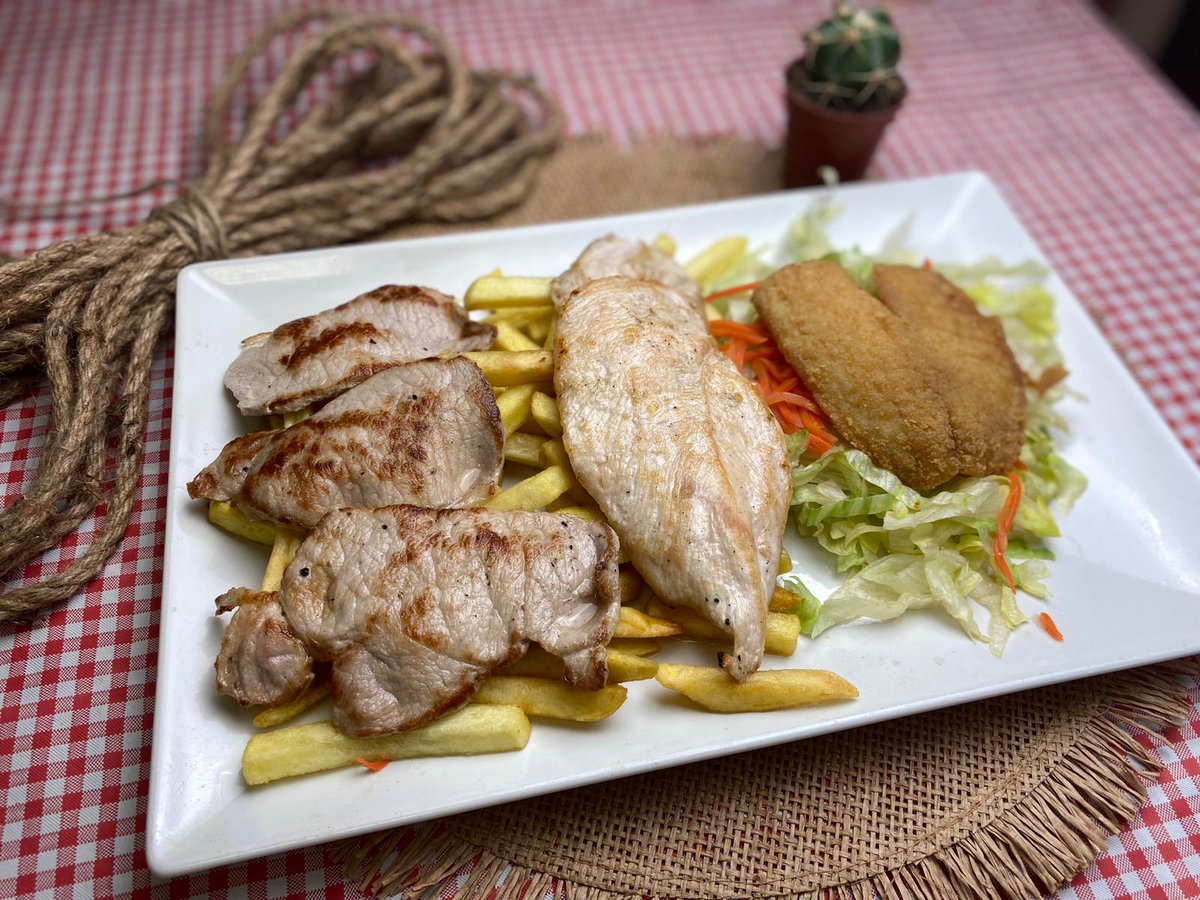 HermanosMorales's tweet photo. ¿Os acaba de entrar hambre?🤤🤤¡Pide nuestro Combinado número 1!

- Merluza🐟
- Lomo de Cerdo🍖
- Pechuga de Pollo🍗
- Patatas fritas🍟
- Ensalada🍅

📲685 59 00 54
📍Avenida Veintiocho de Febrero 16, 41007

#HermanosMorales #Sevilla #PescaitoFrito #Freiduria #Pescado #Agosto2020 https://t.co/wxD8zEXU33
