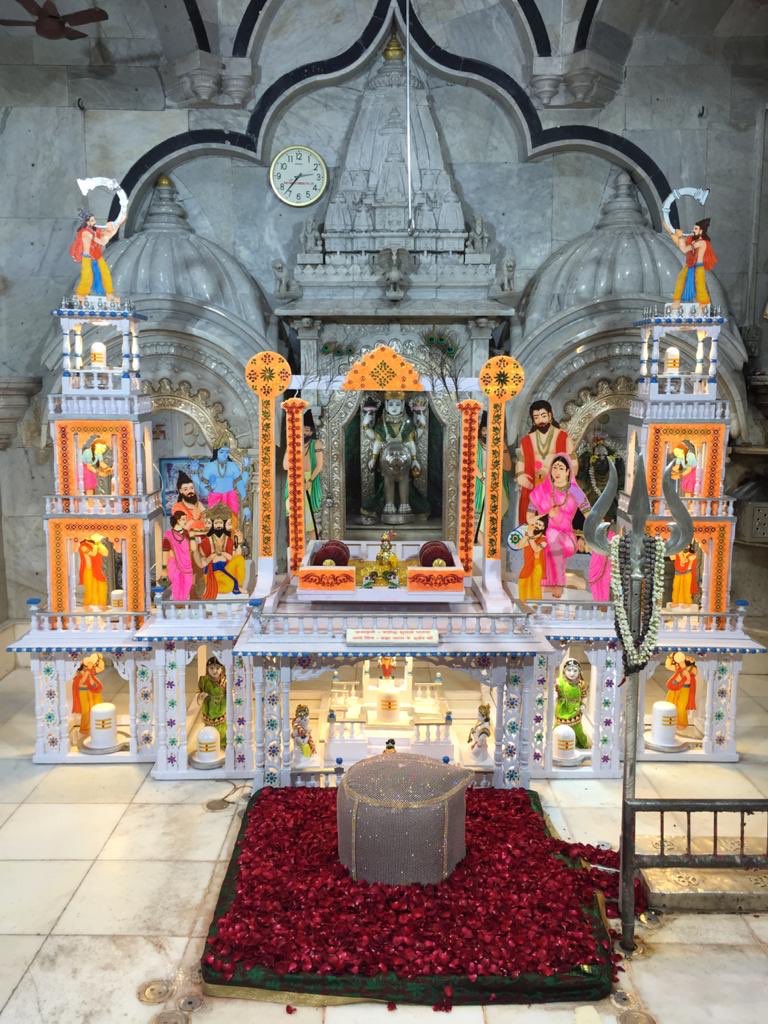 SbpTemple's tweet photo. 🙏🏻ॐ नमः शिवाय 🙏🏻
आज की १८वी घी पूजा 
दिन :- बुधवार
ता :-१२-०८-२०२०
            || जन्माष्टमी ||
 || जशोदा झुलावे पालना आये शिव-ब्रम्हा लाला के दर्शन को ||
        🙏🏻*हरि ओम्*🙏🏻 #BabulnathMandir https://t.co/ey0t5JlXQh