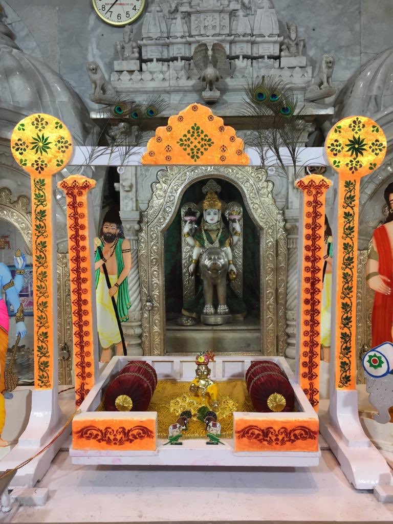 SbpTemple's tweet photo. 🙏🏻ॐ नमः शिवाय 🙏🏻
आज की १८वी घी पूजा 
दिन :- बुधवार
ता :-१२-०८-२०२०
            || जन्माष्टमी ||
 || जशोदा झुलावे पालना आये शिव-ब्रम्हा लाला के दर्शन को ||
        🙏🏻*हरि ओम्*🙏🏻 #BabulnathMandir https://t.co/ey0t5JlXQh