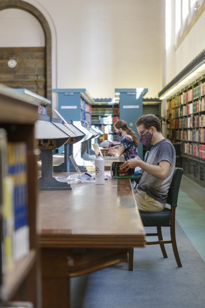 theUL's tweet photo. It’s a beautiful day ☀️

The sun is shining and our readers are back @theUL!

If you are a @Cambridge_Uni student or member of staff, #BookAVisit here: https://t.co/fUaLmzFucO

#WearAMask #ReadyForReaders https://t.co/4VCKXUasIt