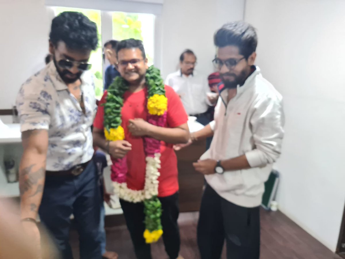 idiamondbabu's tweet photo. *Team #Maha celebrated the birthday of Music Director @GhibranOfficial* at his Studio. https://t.co/eMzazUeJio