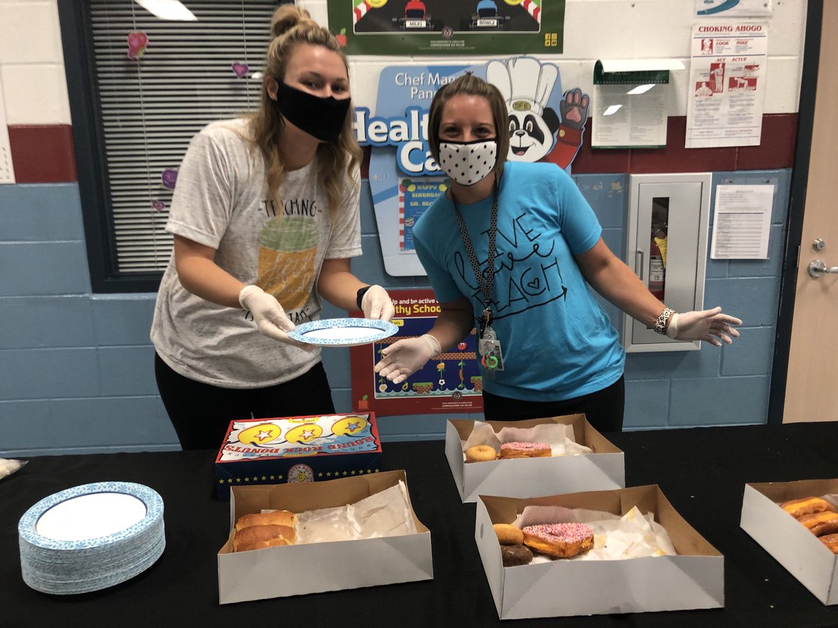 Voeller5thgrade's tweet photo. Starting day 2 with donuts! #coopercougs  #teamGISD #GISDproud https://t.co/CBVugL51c3