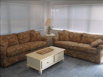 #OCEANFRONT #LBI #vacationrental duplex with private beach access. 142 E Maryland Avenue, Beach Haven Terrace
Bedrooms: 3    Bathrooms: 1     Half: 1     Sleeps: 9
Info mancinirealty.com/rental.php?id=…
@mancinirealty1 #longbeachisland #jerseyshore
Weeks available in October. Reserve now!