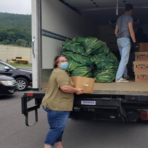 HorizonGoodwill's tweet photo. Our workforce development team in Cumberland was busy this week partnering with local community agencies to deliver 400 gallons of milk along with corn and tomatoes to those in need. #MissionforGood https://t.co/uruOu77ALA