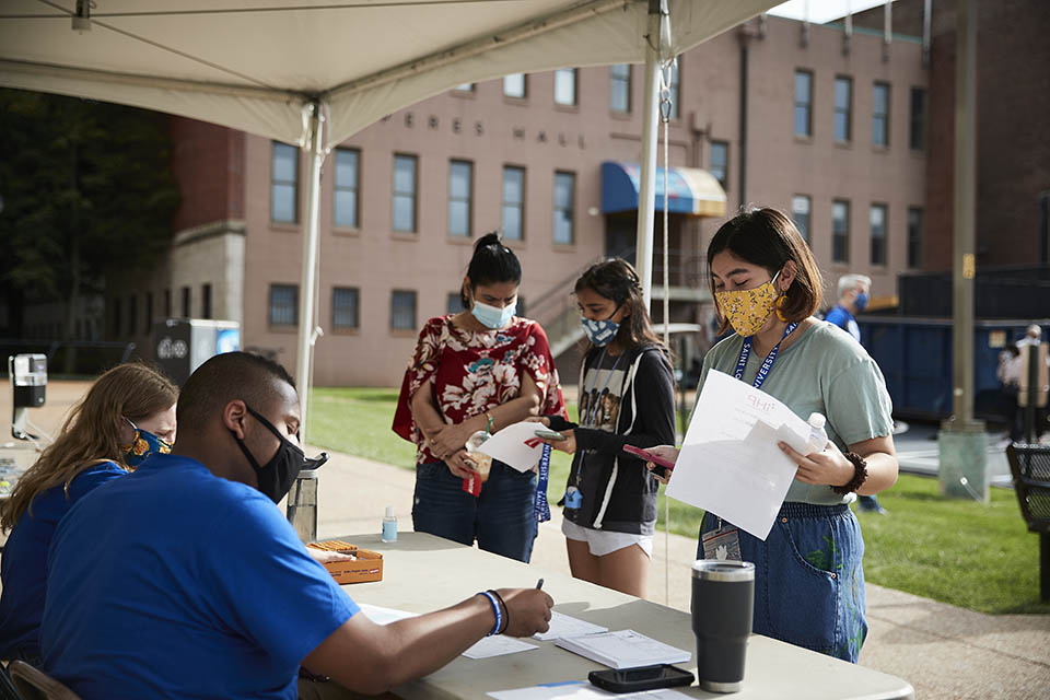 SLU_Official's tweet photo. Move-in looks different this year, but we're so glad to welcome our Billikens back to campus. Stay on top of the latest updates at https://t.co/qwuTC2pUNC https://t.co/yk8lqHluaQ
