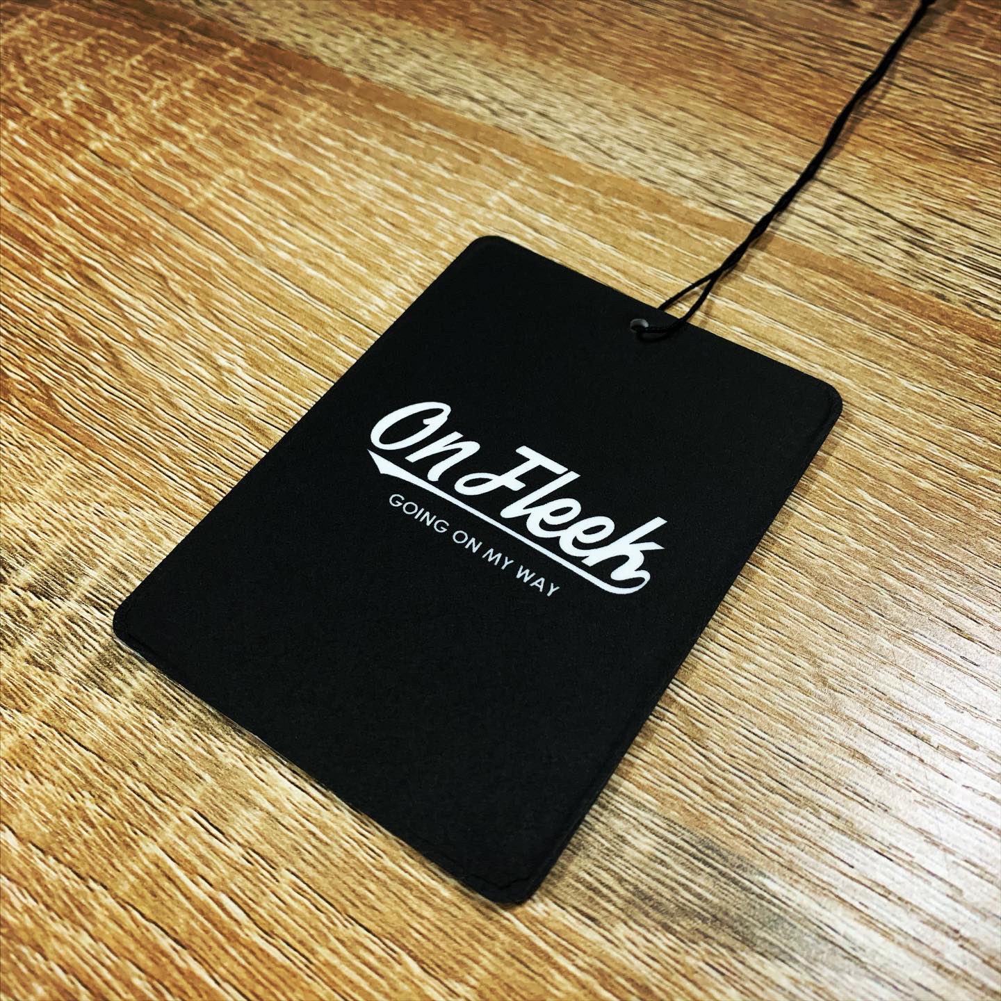 Onfleek 公式 Twitter પર 待望のエアフレッシュナーがonfleekからまもなく登場 ワイルド スピードで ドムとブライアンの 別れのシーンで使われた分かれ道 ドムの名言とともに 亡きポールへのrespectの念が込められています パッケージには ワイスピの原点