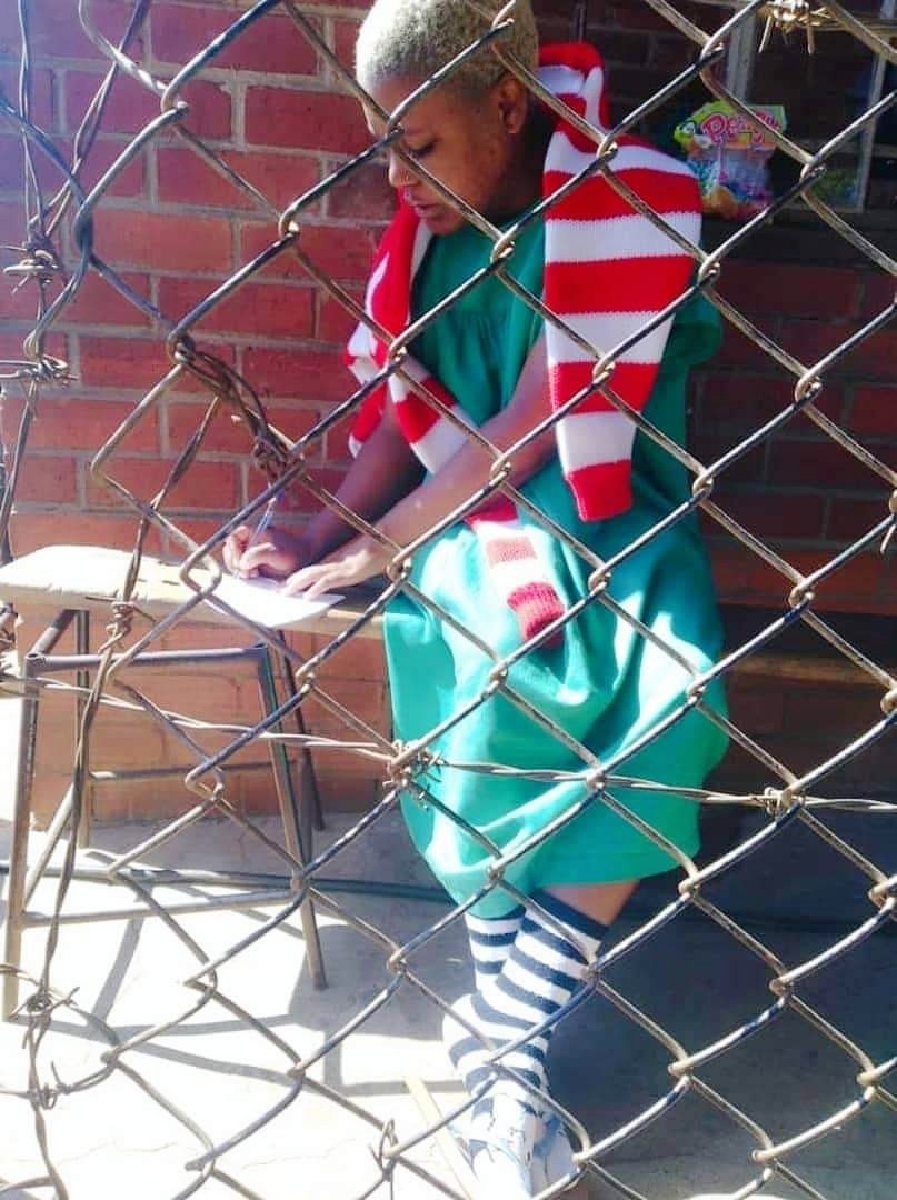 StarDewah's tweet photo. They took away our freedom for 15 months for a crime we did not commit.They charged us with treason for attending a human rights workshop. Today they withdrew charges but what about the pain &amp; trauma we endured in the hands of the state?They must pay!! #ZimbabweanslivesMatter https://t.co/FwAD0mUW8p