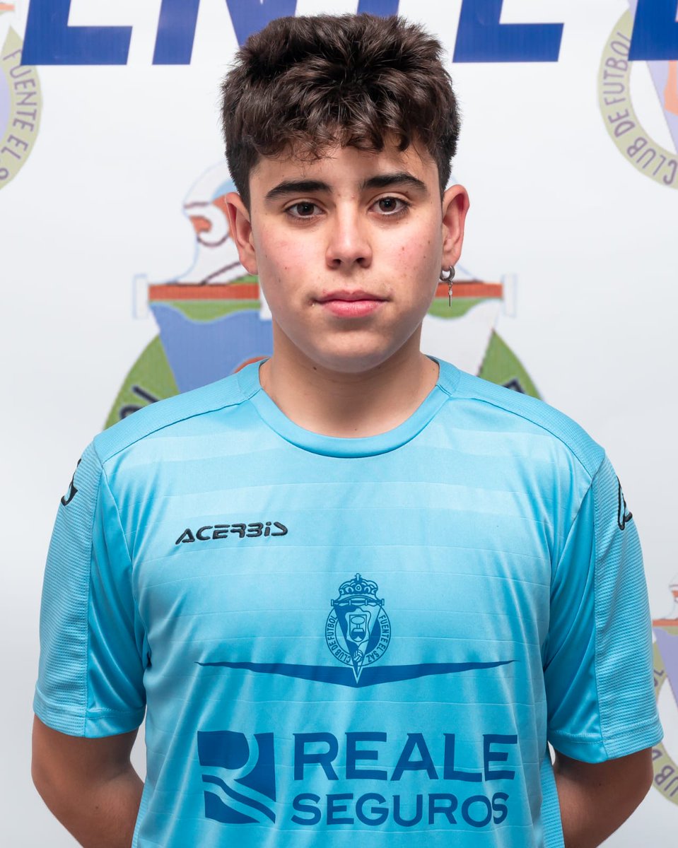 cffsaz's tweet photo. Hoy es el cumpleaños de nuestro jugador y míster Raúl Sánchez.  Muchas felicidades!!!! https://t.co/PPIIGsHOtT