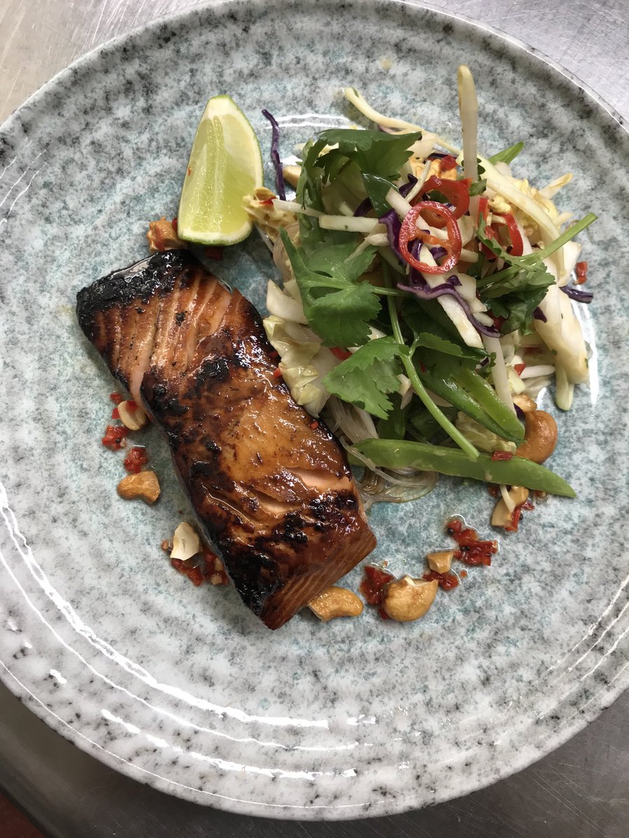 ⁦@TheReadingMal⁩ new menu Friday, practice, day today, blackened salmon cashew &amp; chilli salad