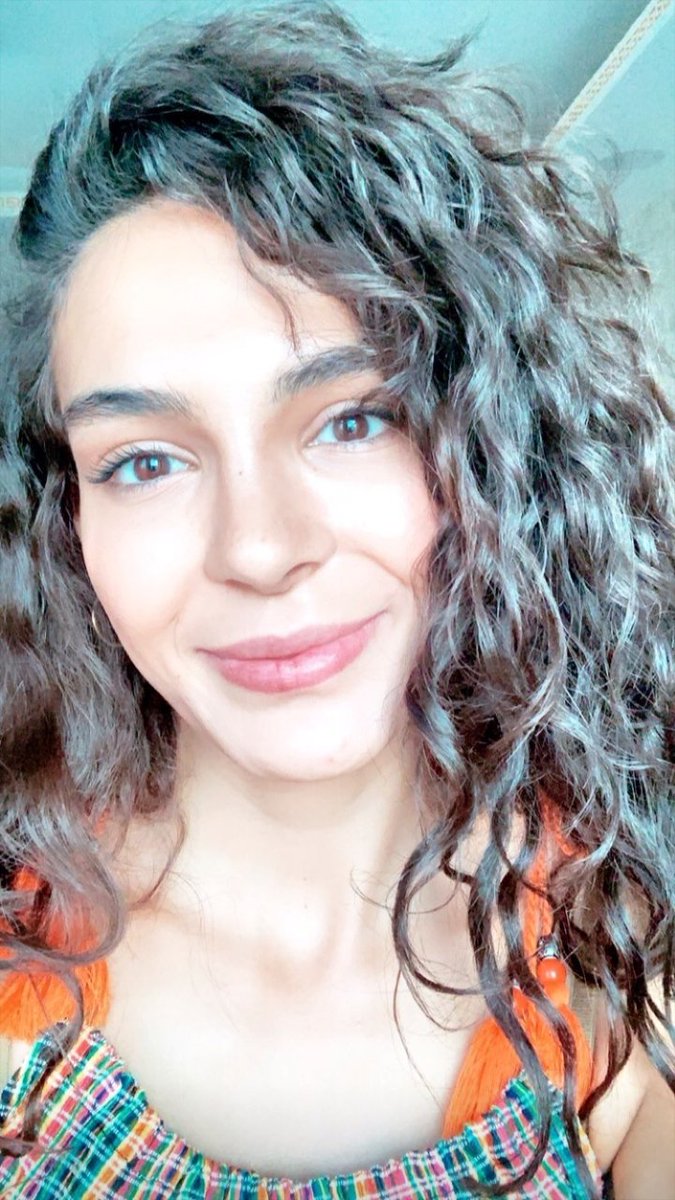 FansEbru's tweet photo. Şu kıza çirkin diyorlar maşallah su gibi, oyunculuğu kötü diyorlar pakta iki ödül birden alıp bir ilke imza attı; çapkın diyorlar bugüne kadar hiç açıkladığı bir ilişkisi olmadı ilk kez Cedi oldu onu da kendi hesabından duyurdu zaten. Kısacası ÇEKEMİYORLAR.
@rebrusahin @cediosman https://t.co/bkcXPPenDR