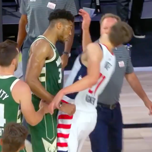 BleacherReport's tweet photo. Same energy https://t.co/9josdzN4W4