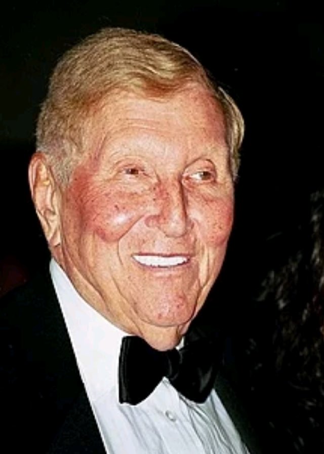 eMoneyGame's tweet photo. #Sumner #Redstone  #ContentIsKing #RestInPeace #RIP https://t.co/aJRGgDtVjv