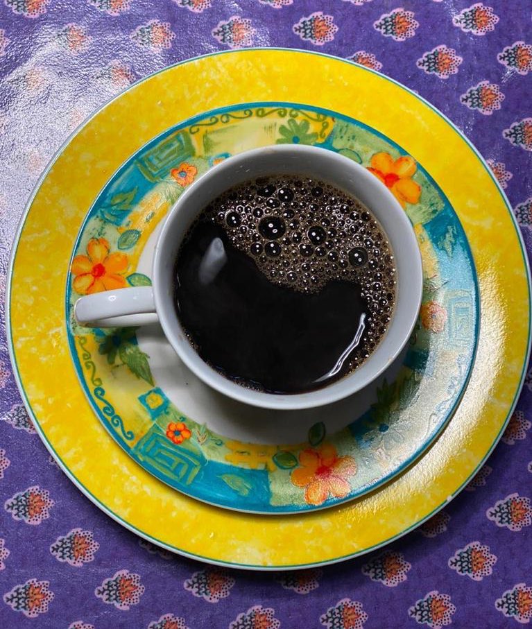 monteirosflavia's tweet photo. Um #bomdia com uma pitada generosa de fé e uma dose de café pra vocês. 🤍☕️ Por aqui sem açúcar e nenhum tipo de adoçante, e por aí?

#zeroacucar https://t.co/g42tKsMdm6