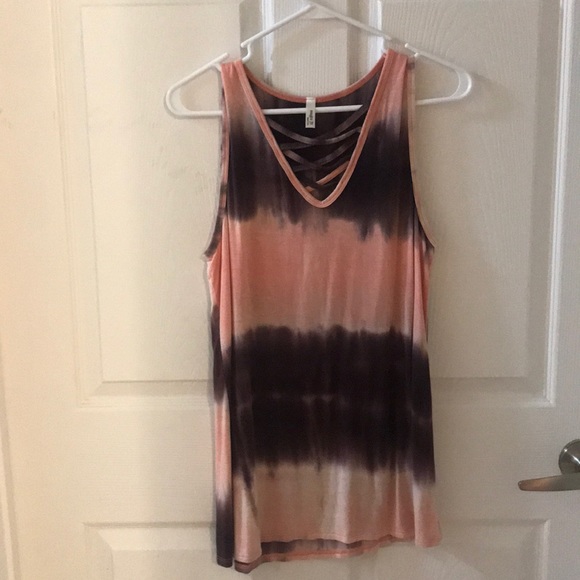 s_tinsa's tweet photo. So good I had to share! Check out all the items I'm loving on @Poshmarkapp #poshmark #fashion #style #shopmycloset #jealoustomato #crevo #magicfit: https://t.co/DnqtsrylGu https://t.co/q6bztfSRYZ