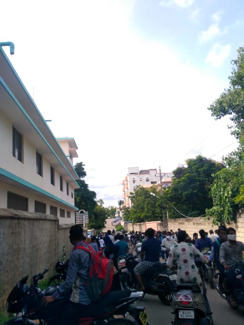 bensivakumar's tweet photo. This is what happens in KCET EXAM 
Appeared students👉 1.94lakh 
Affected Students 👉60 students 
⛔⛔
NEET AND JEE Students👉 28Lakh+ 
Affected students           👉❓❓
#StudentsAgainstStateAutonomy 
#JEE_NEETStudentsInSCForJustice
#JEE_NEETStudentsInSCForJustice 
#coronavirus https://t.co/opVhLHJsiz